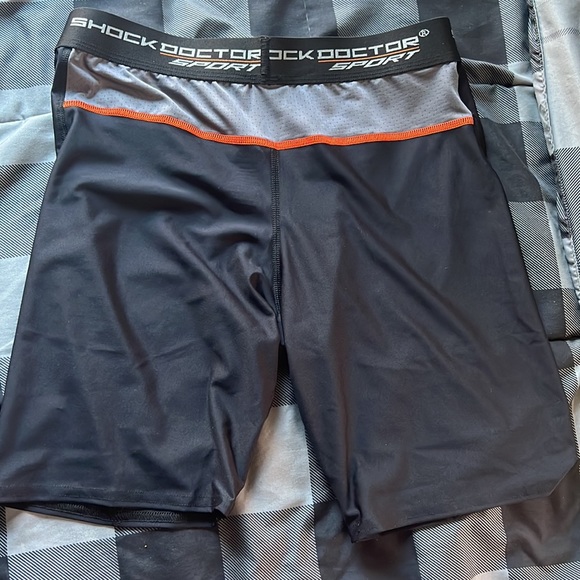 Mens compression shirts large - Picture 3 of 3